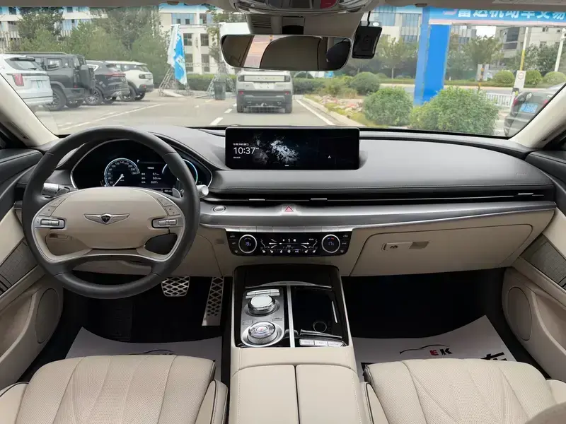 2023 Genesis G80 с пробегом 35 000 км
