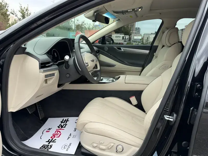2023 Genesis G80 с пробегом 35 000 км