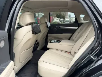 2023 Genesis G80 с пробегом 35 000 км