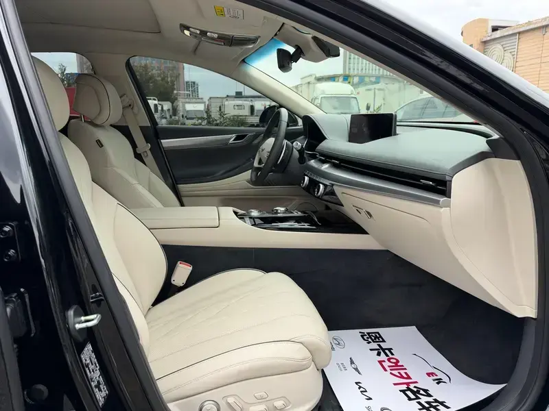 2023 Genesis G80 с пробегом 35 000 км