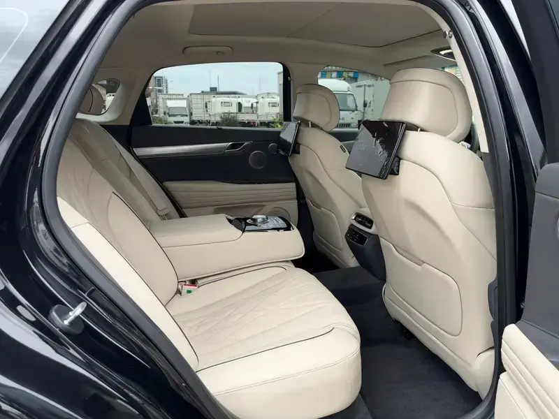 2023 Genesis G80 с пробегом 35 000 км