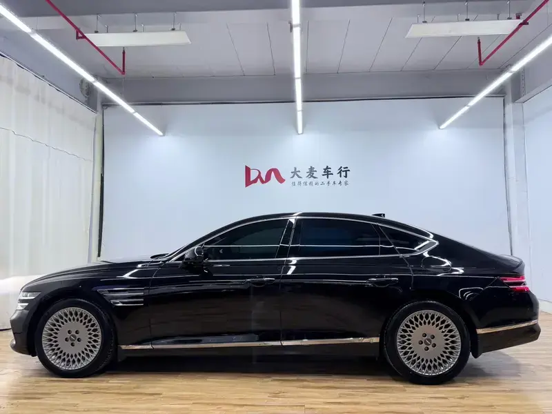 2023 Genesis G80 с пробегом 97 000 км