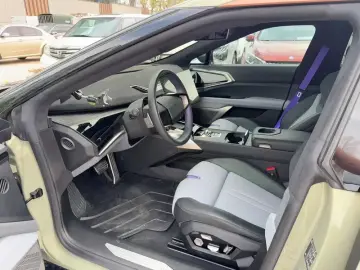 2023 HiPhi Z с пробегом 16 900 км