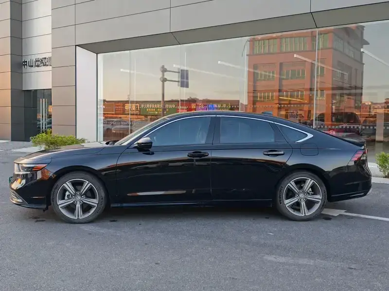 2025 Honda Accord с пробегом 16 000 км