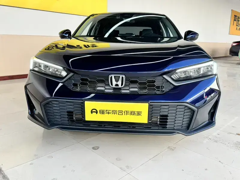 2025 Honda Civic с пробегом 7 500 км