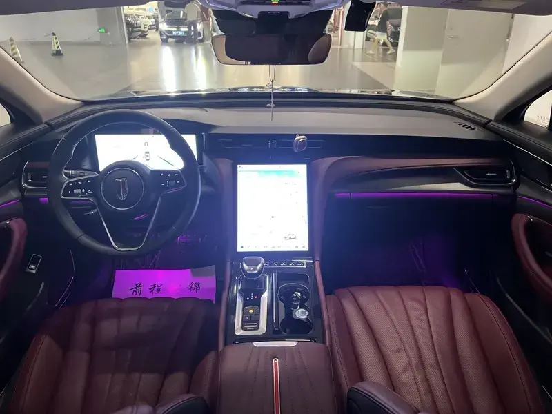2024 Hongqi H5 с пробегом 44 000 км