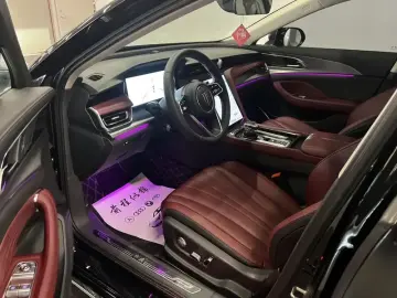 2024 Hongqi H5 с пробегом 44 000 км