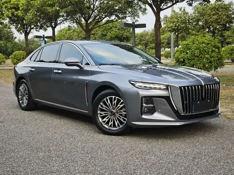 2024 Hongqi H5 с пробегом 17 000 км