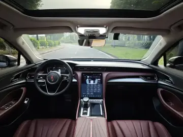 2024 Hongqi H5 с пробегом 17 000 км