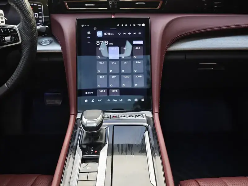 2024 Hongqi H5 с пробегом 17 000 км