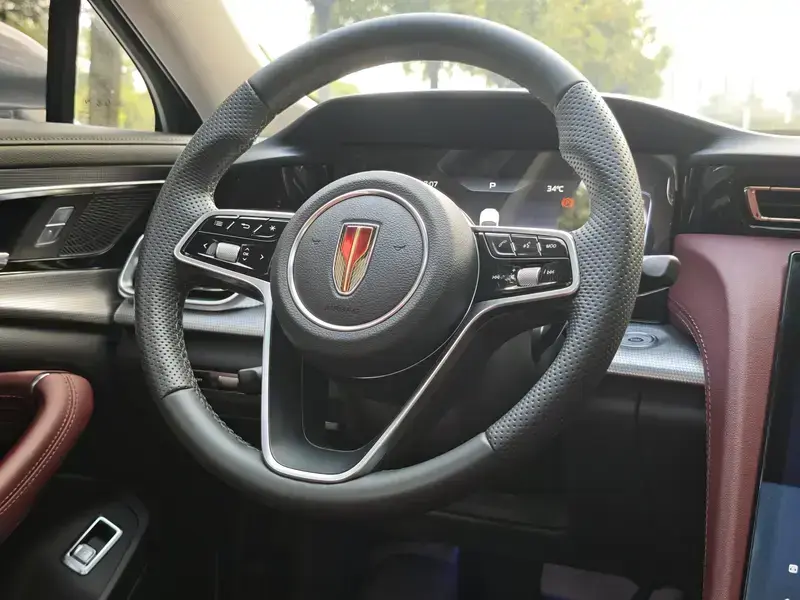 2024 Hongqi H5 с пробегом 17 000 км