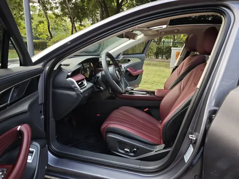 2024 Hongqi H5 с пробегом 17 000 км