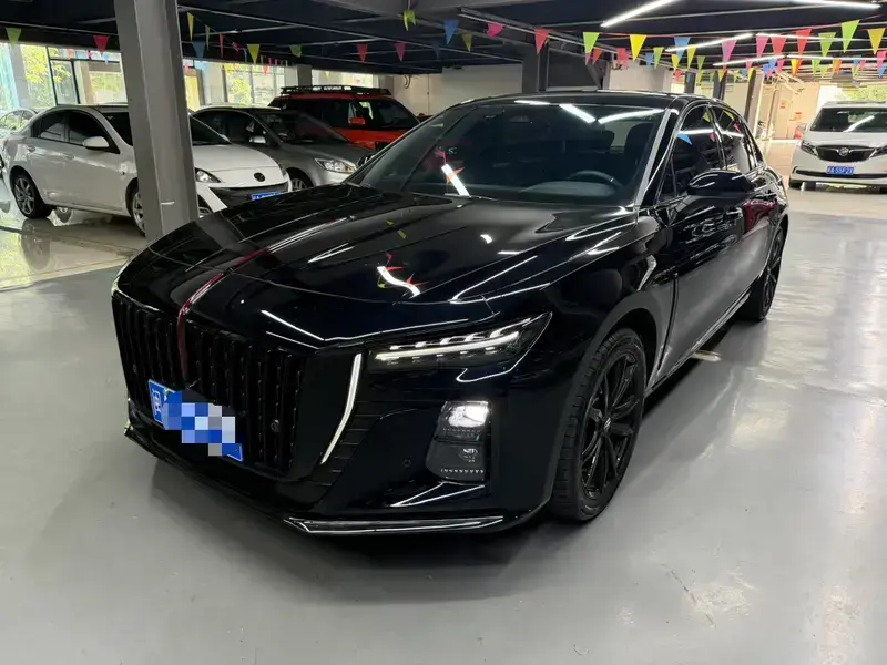 2025 Hongqi H5 с пробегом 28 000 км