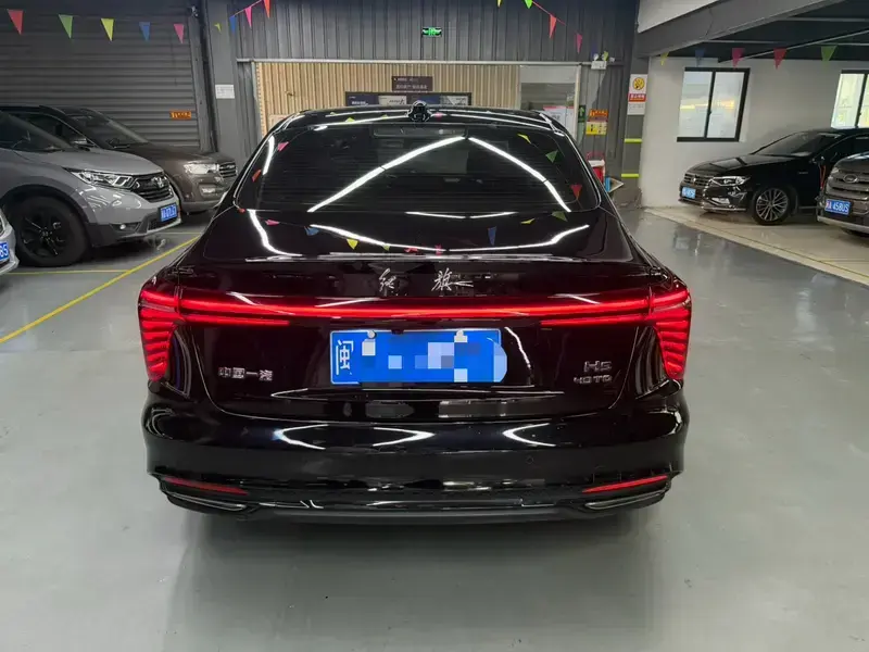2025 Hongqi H5 с пробегом 28 000 км