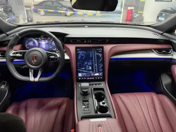 2025 Hongqi H5 с пробегом 28 000 км