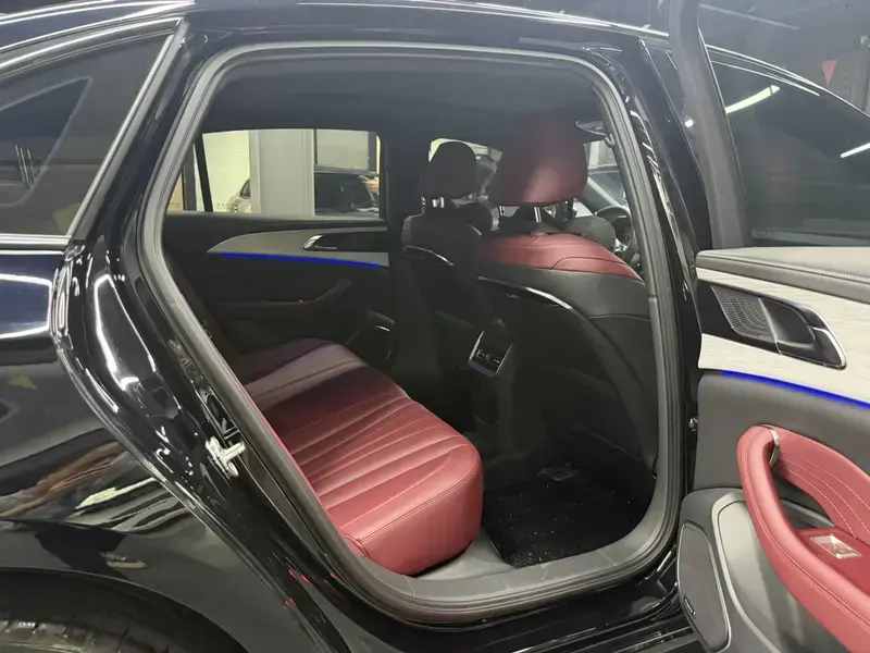 2025 Hongqi H5 с пробегом 28 000 км