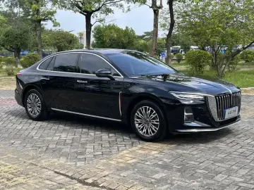 2025 Hongqi H5 с пробегом 27 700 км