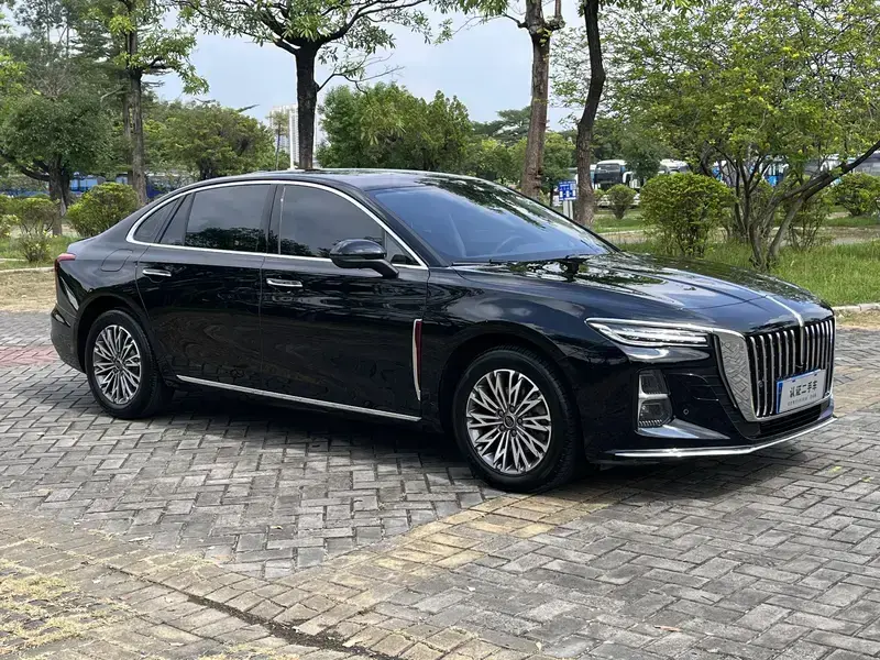 2025 Hongqi H5 с пробегом 27 700 км