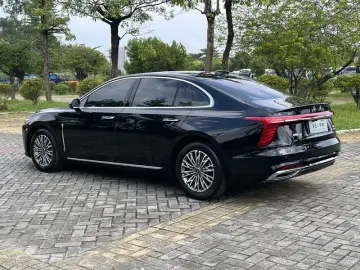 2025 Hongqi H5 с пробегом 27 700 км