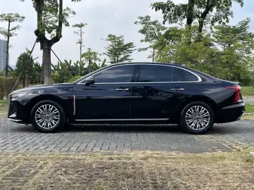 2025 Hongqi H5 с пробегом 27 700 км