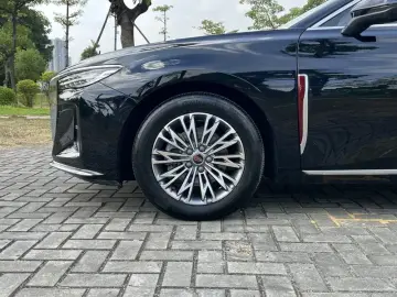 2025 Hongqi H5 с пробегом 27 700 км