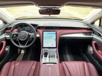 2025 Hongqi H5 с пробегом 27 700 км
