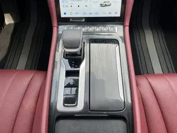 2025 Hongqi H5 с пробегом 27 700 км