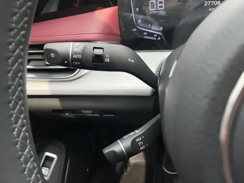 2025 Hongqi H5 с пробегом 27 700 км