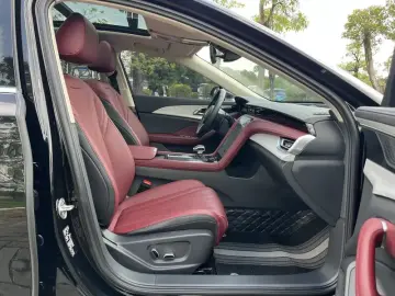 2025 Hongqi H5 с пробегом 27 700 км