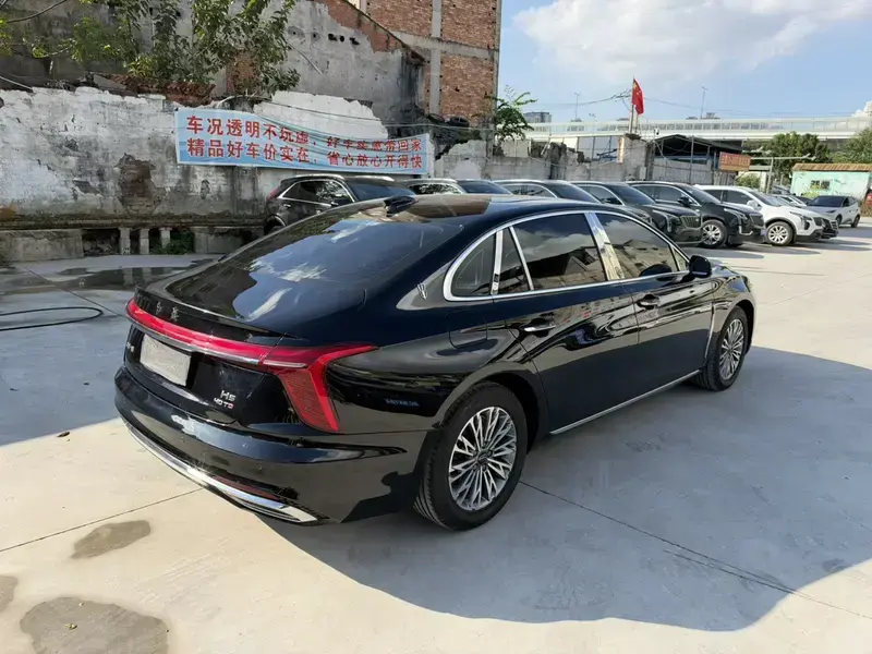 2023 Hongqi H5 с пробегом 51 100 км