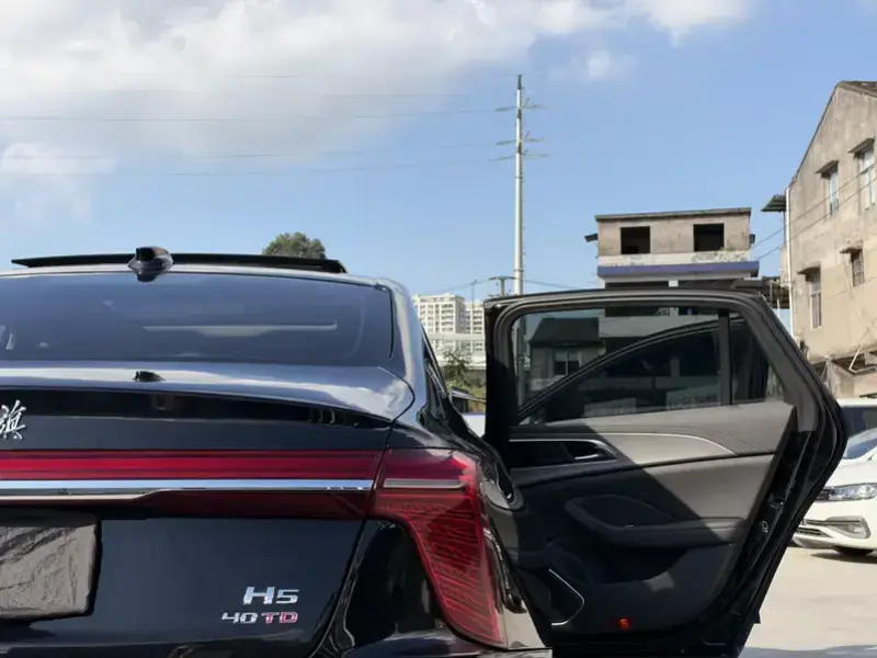 2023 Hongqi H5 с пробегом 51 100 км