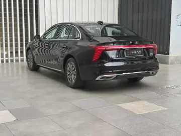 2024 Hongqi H5 с пробегом 57 000 км