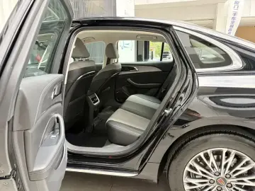 2024 Hongqi H5 с пробегом 57 000 км