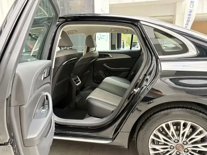 2024 Hongqi H5 с пробегом 57 000 км