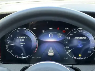 2024 Hongqi H5 с пробегом 25 000 км
