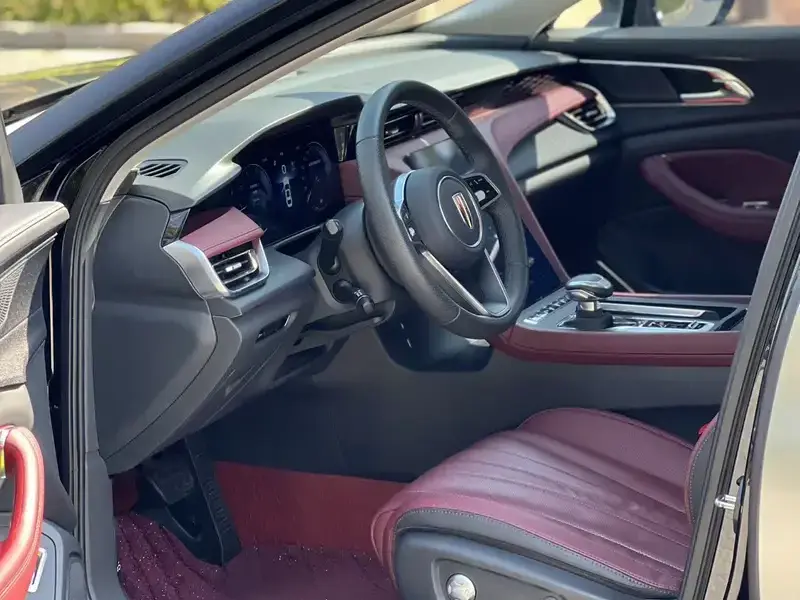 2024 Hongqi H5 с пробегом 25 000 км
