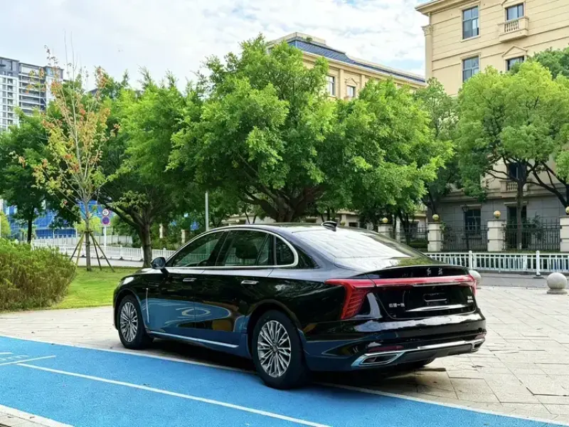 2024 Hongqi H5 с пробегом 20 000 км