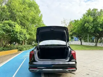2024 Hongqi H5 с пробегом 20 000 км