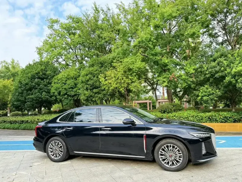 2024 Hongqi H5 с пробегом 20 000 км