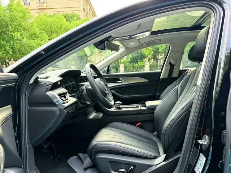2024 Hongqi H5 с пробегом 20 000 км