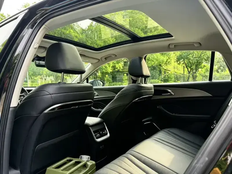 2024 Hongqi H5 с пробегом 20 000 км