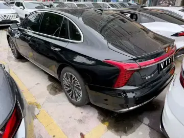 2024 Hongqi H5 с пробегом 27 200 км