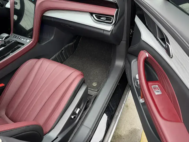 2024 Hongqi H5 с пробегом 27 200 км