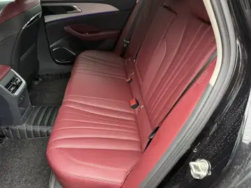 2024 Hongqi H5 с пробегом 27 200 км