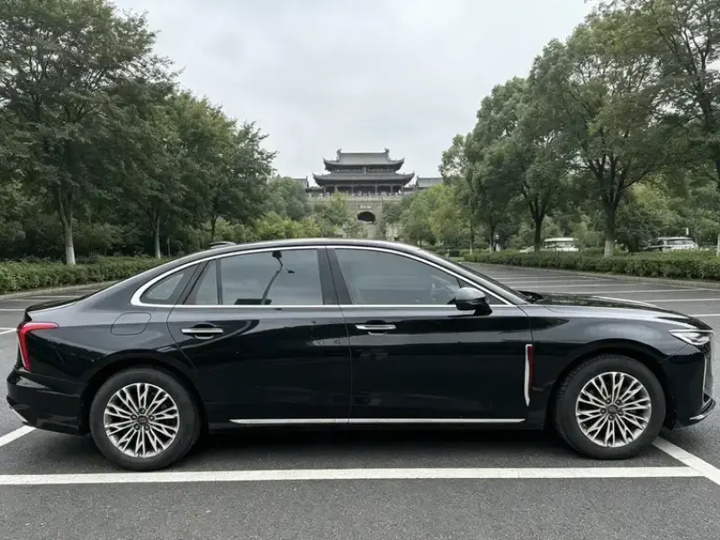 2023 Hongqi H5 с пробегом 43 200 км