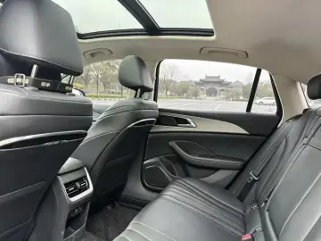 2023 Hongqi H5 с пробегом 43 200 км