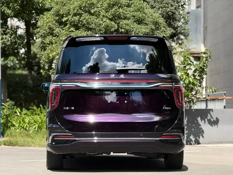 2022 Hongqi HQ9 с пробегом 49 000 км