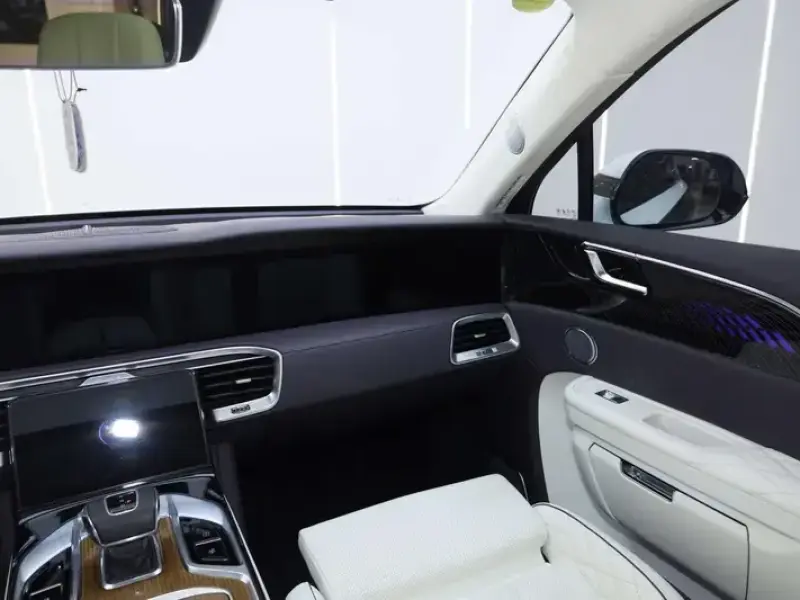 2020 Hongqi E-HS9 с пробегом 41 300 км