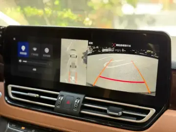 2022 Hongqi HQ9 с пробегом 49 000 км