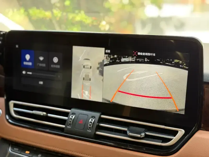 2022 Hongqi HQ9 с пробегом 49 000 км